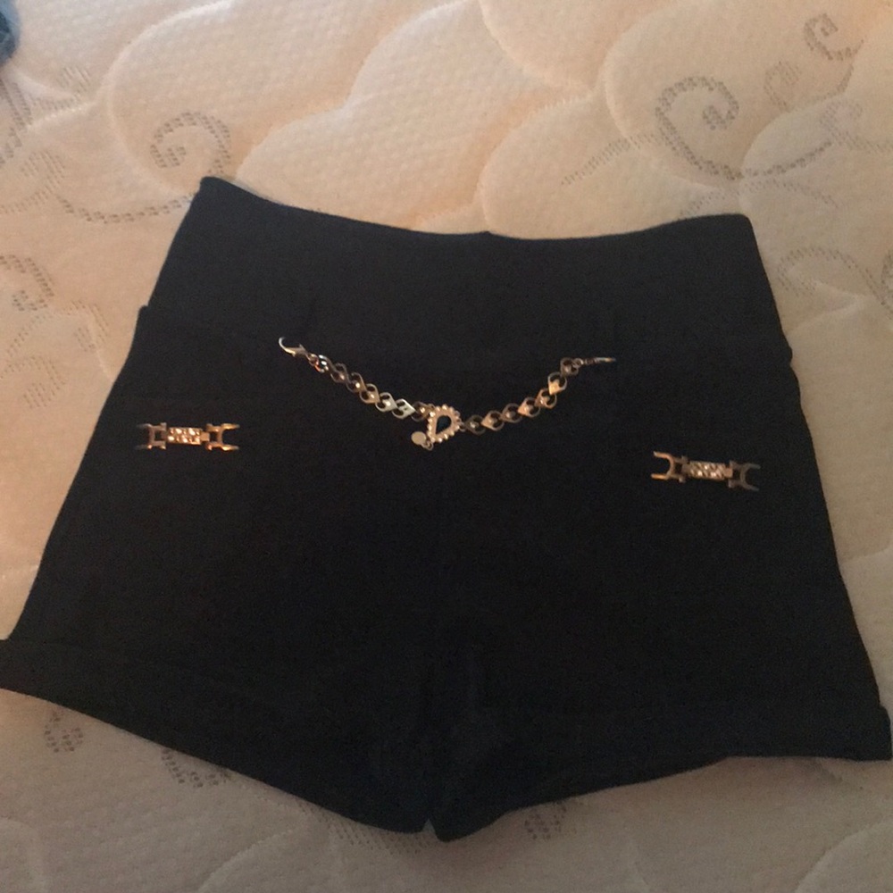 Black shorts with chain